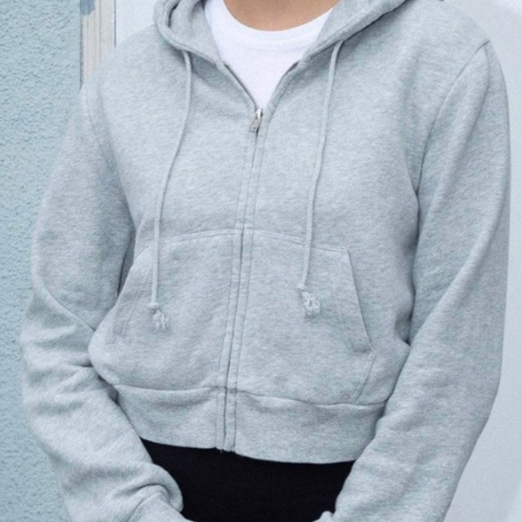 Short grey zip up Brandy Melville sweater - Picture 3 of 4